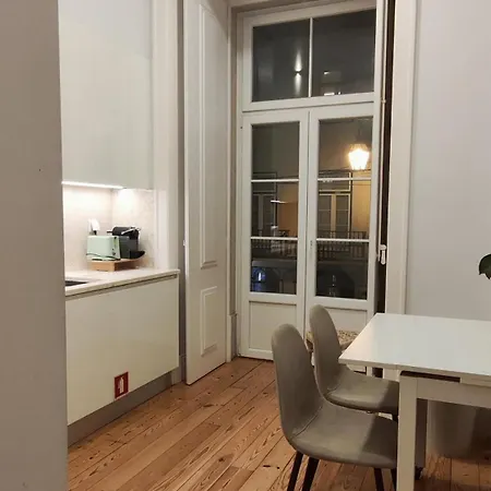 ホームステイ No Chiado Baixa De - Em Partilhado *