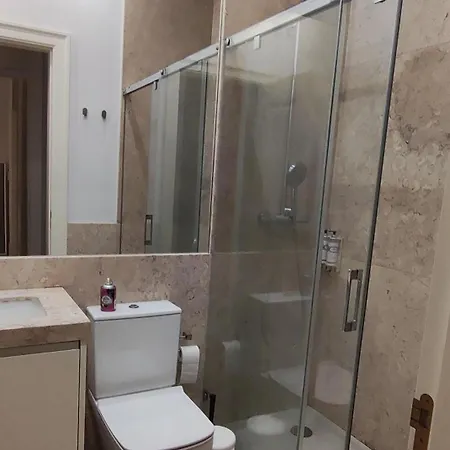 Homestay No Chiado Baixa De - Em Apartamento Partilhado Lisbon